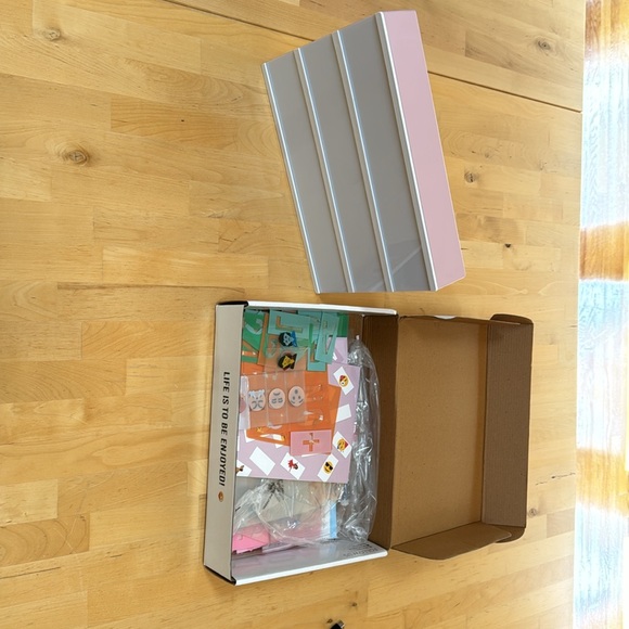 Bonnyco Pink Lightbox with full set of pink letter, emojis, and number. - Picture 3 of 3